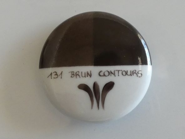 BRUN A CONTOURS – 131